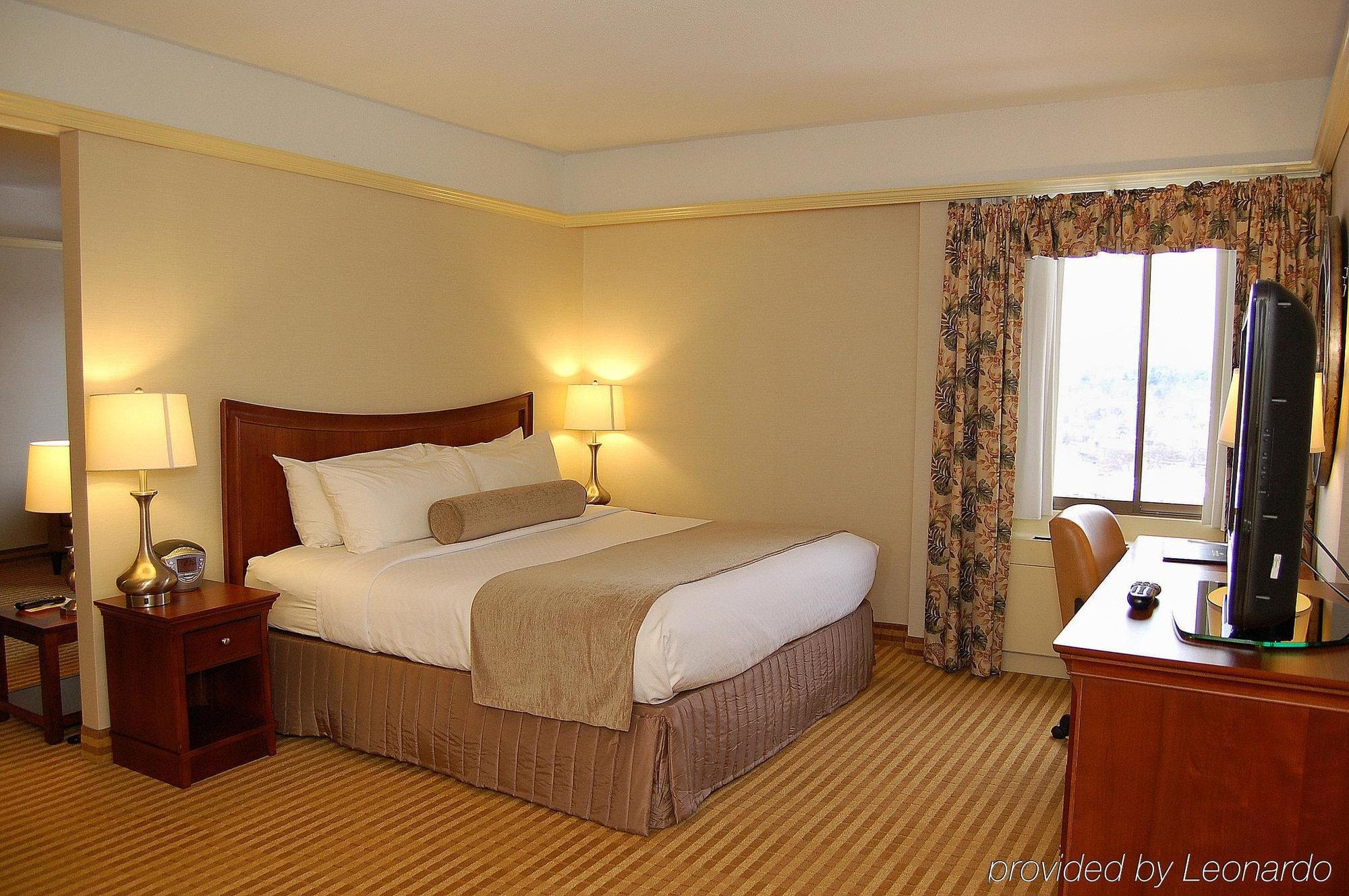 Holiday Inn & Suites Pittsfield-Berkshires, An Ihg Hotel Экстерьер фото